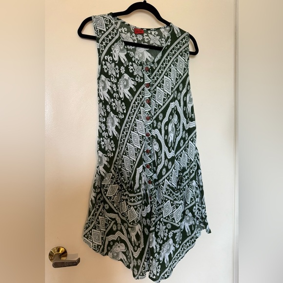 Green and White Elephant Print Button Down Sleeveless Top with Pockets in OS - Picture 1 of 8